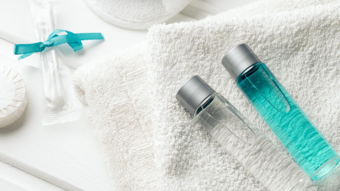 No more tiny shampoo bottles in NY hotels starting in 2025 [Video]