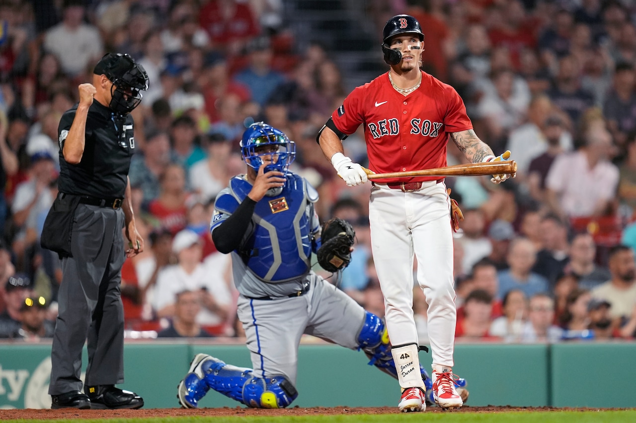 Red Sox lose: Boston offense flat in first game of crucial series vs. Royals [Video]