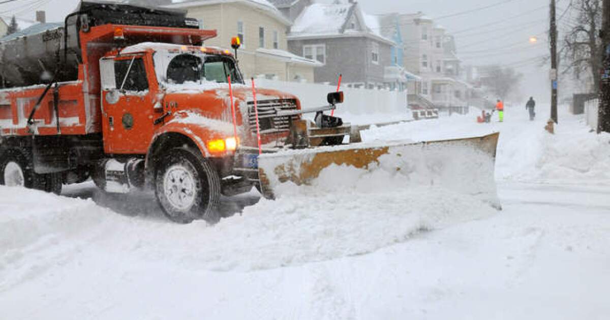 Michigan drivers must now stay 200 feet away from active snowplows [Video]