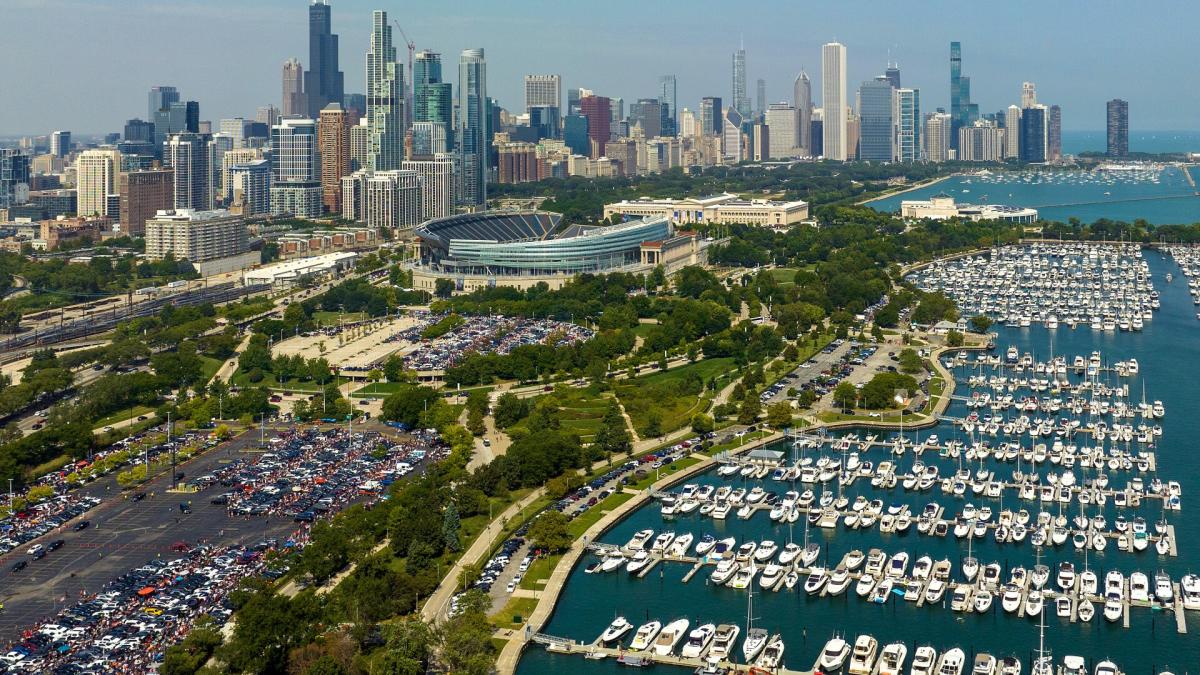 Bears President Kevin Warren meets with Illinois governor to discuss stadium plan [Video]