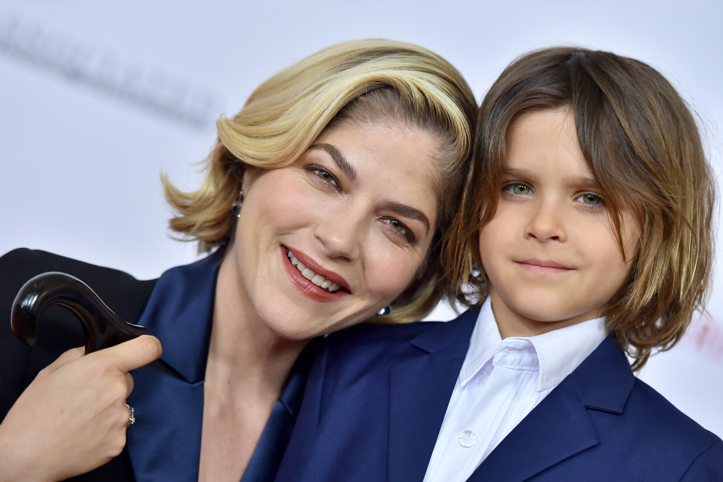 Selma Blair recalls being kicked off plane, opens up about son Arthur and new Midwestern man (Video)