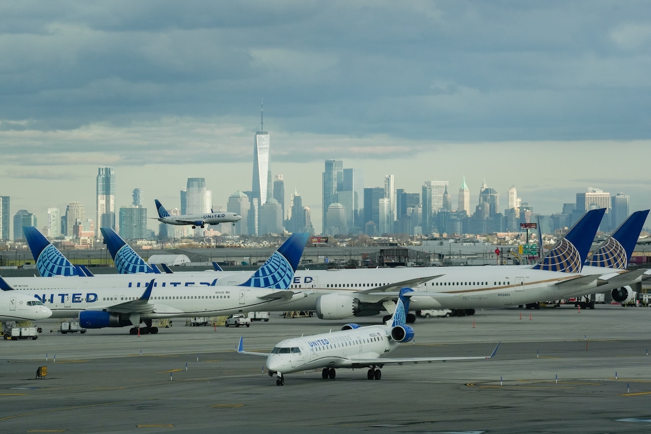 Scores of Newark flights canceled after global tech outage as airlines rush to get back on track [Video]