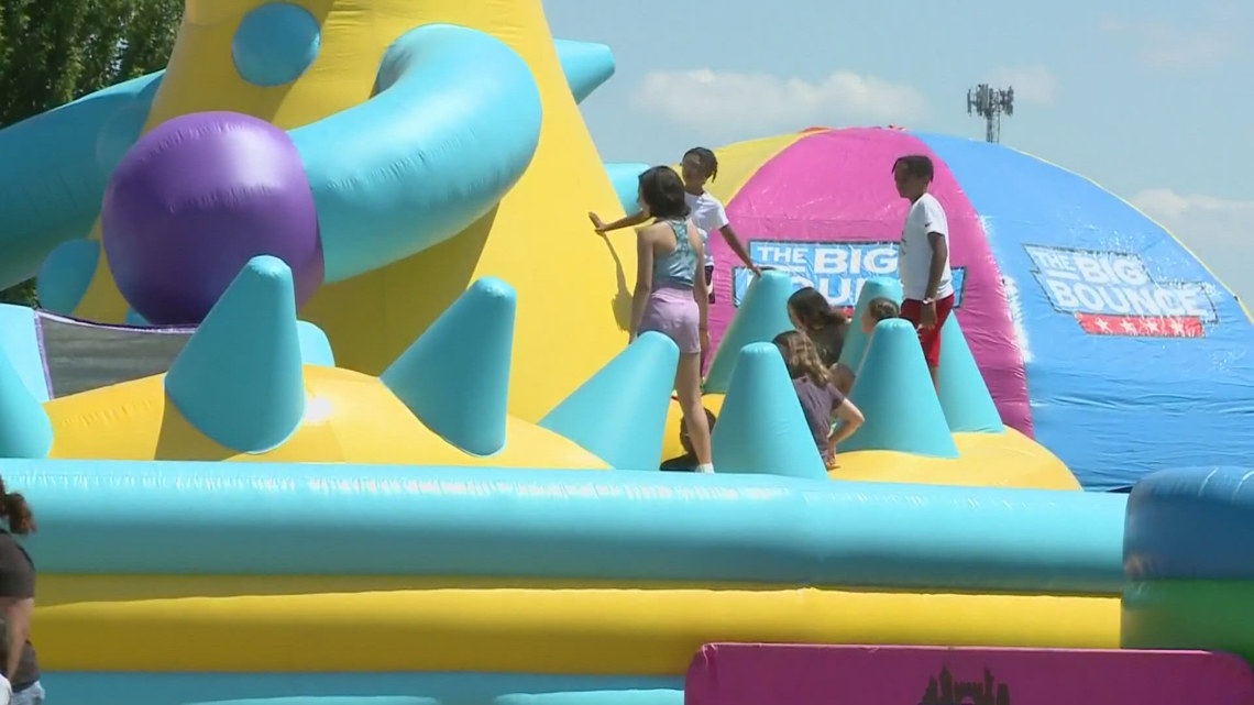 ‘World’s largest bounce house’ makes stop in North Ridgeville [Video]