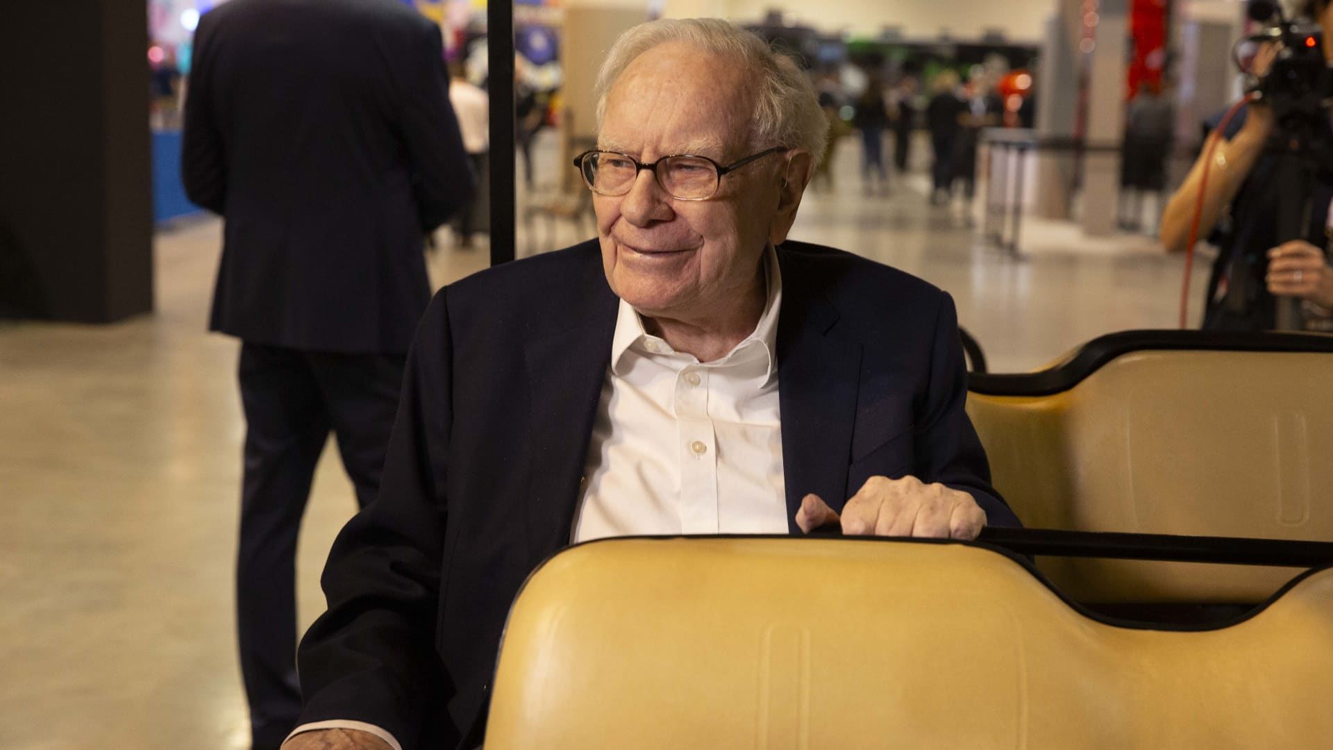Warren Buffett’s Berkshire trims Bank of America stake for the first time since 2019 after strong rally [Video]