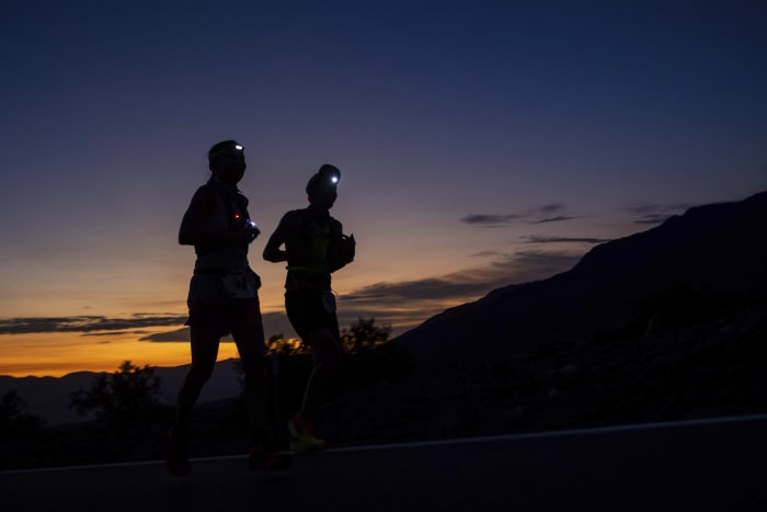 First runners reach the finish in the annual Death Valley ultramarathon called the world’s toughest [Video]