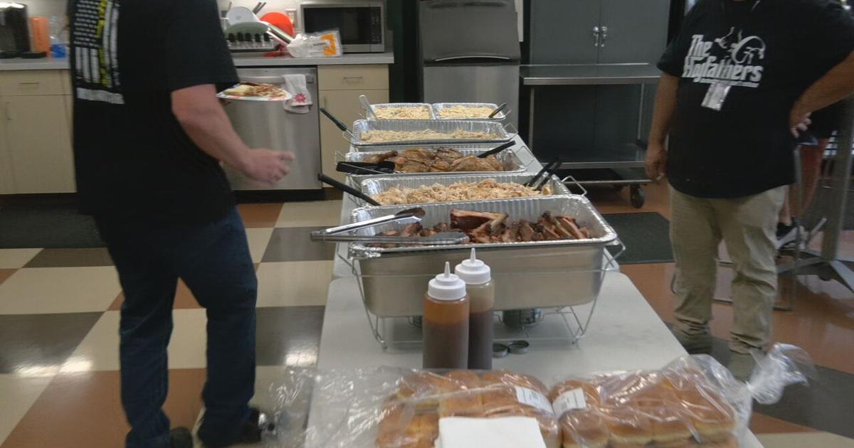 Louisville MetroSafe workers honored with BBQ breakfast | News from WDRB [Video]