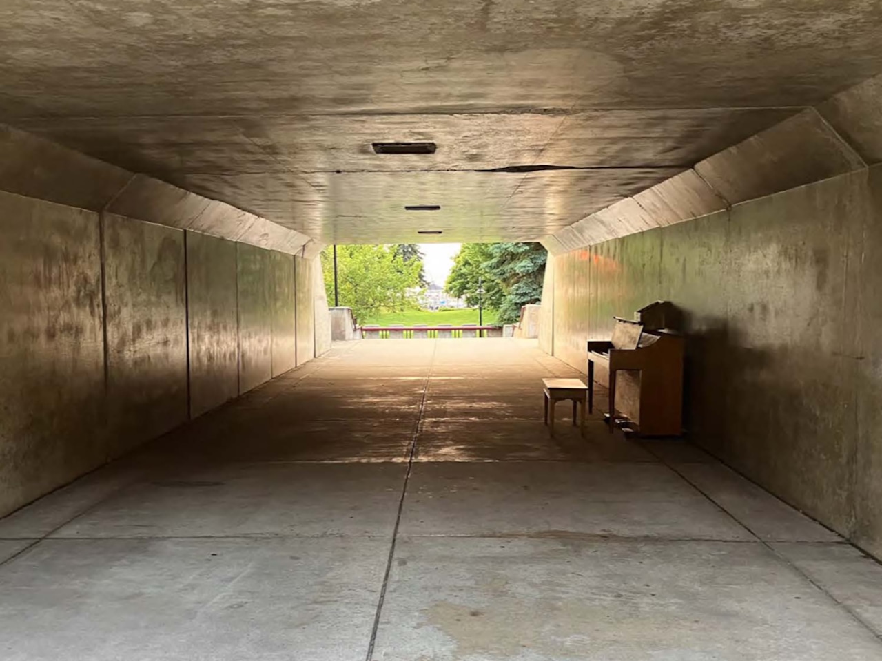 Petoskey calls for muralist to decorate tunnel connecting downtown to Lake Michigan [Video]