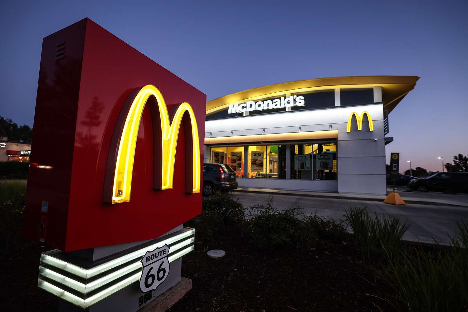 McDonald’s Earnings Miss as Higher Prices Drive Sales, Foot Traffic Lower [Video]