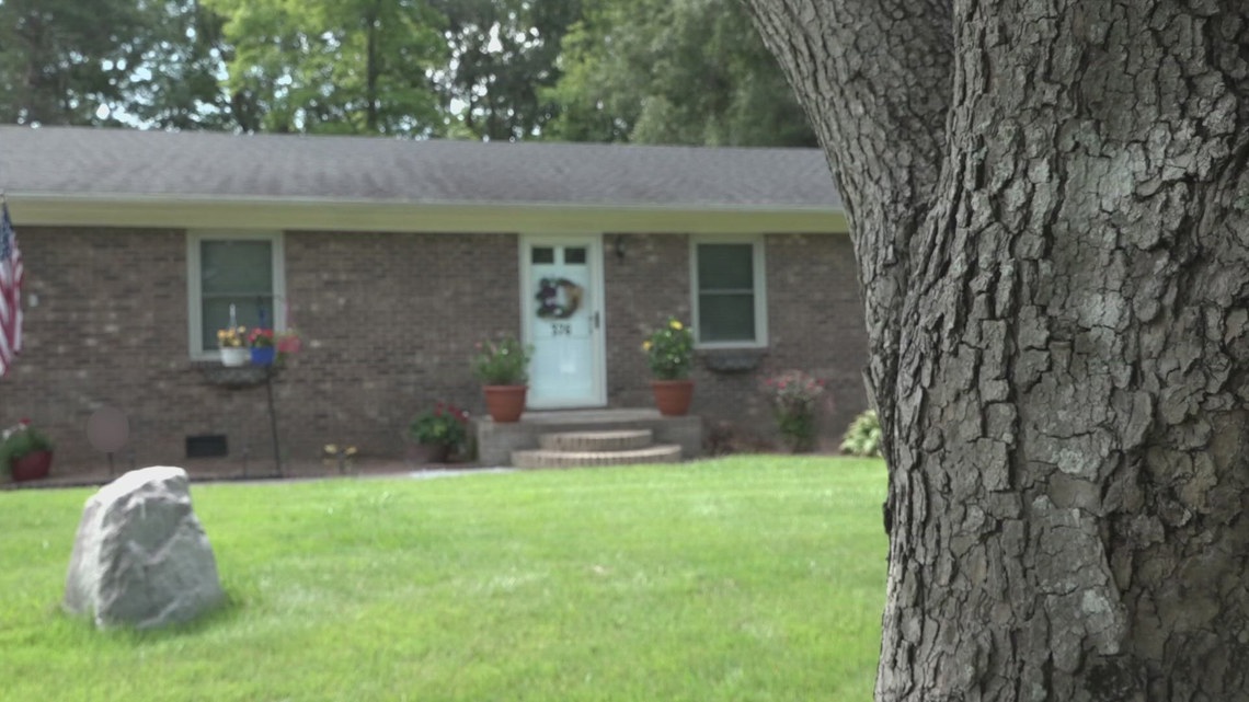 Randleman woman waits months for home security system repair [Video]