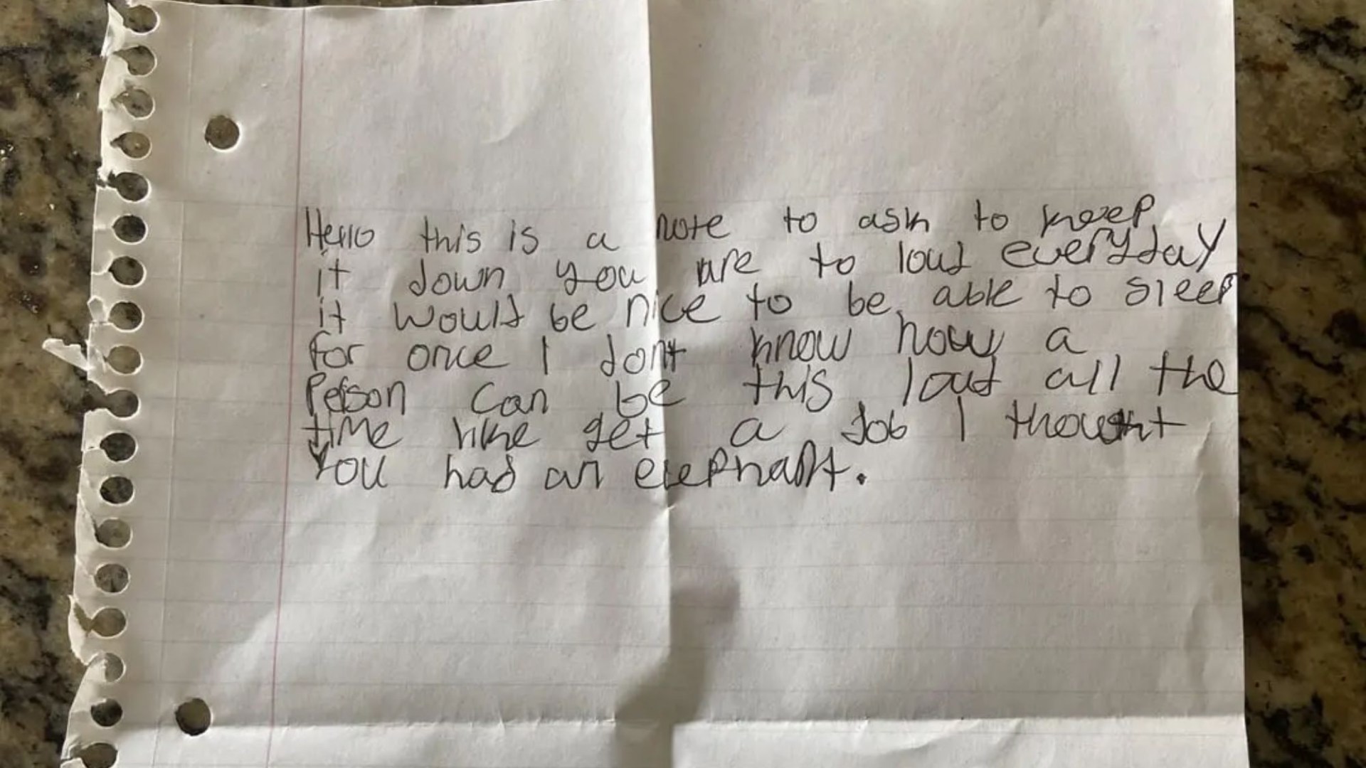 Read the aggressive note stuck to stunned womans front door when she comes home when all she does is walk in her flat [Video]