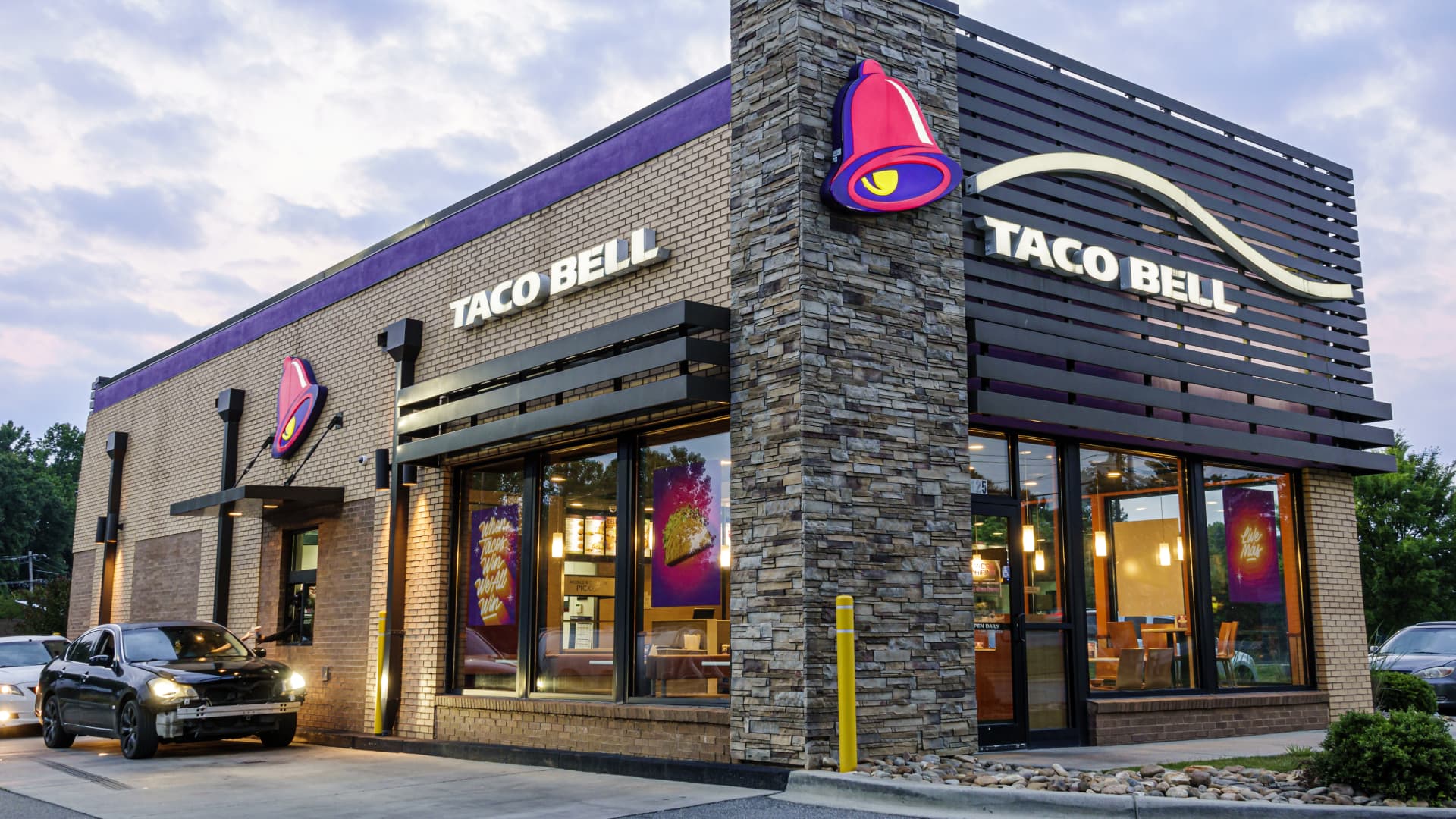 Taco Bell to roll out AI drive-thru ordering in hundreds of locations [Video]