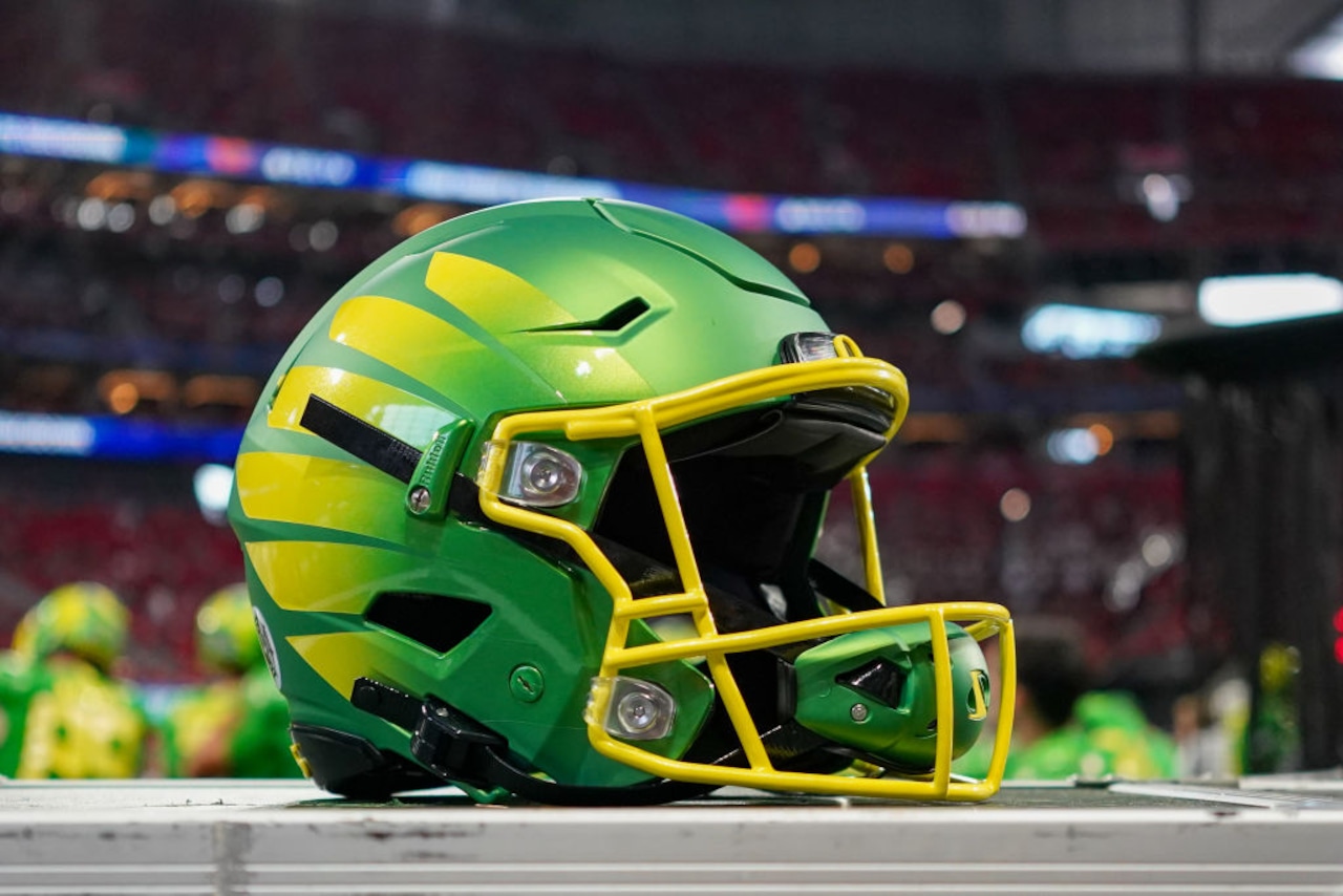 Oregon Ducks countdown to kickoff: At No. 30, three fleet-footed legends [Video]