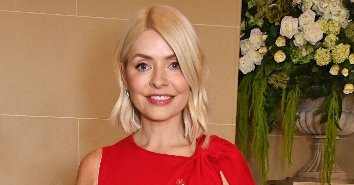 Holly Willoughby dealt devastating blow as she struggles away from This Morning | Celebrity News | Showbiz & TV [Video]