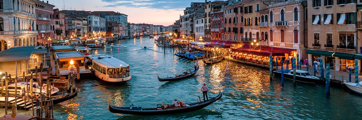 Venice Implements New Rules Limiting Tourists [Video]