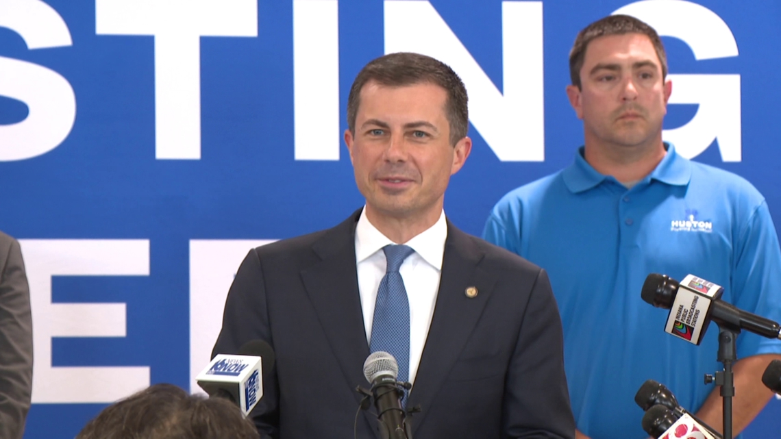 Pete Buttigieg visits Stellantis plant in Kokomo [Video]