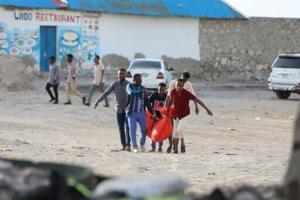 At least 32 killed in Al-Shabaab attack on busy Mogadishu beach [Video]