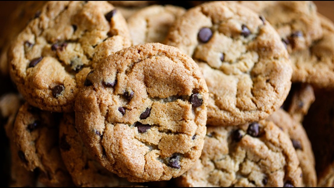 Celebrate National Chocolate Chip Cookie day with cookies deals [Video]