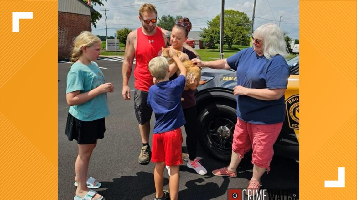 Good Samaritan reunites lost cat with family [Video]