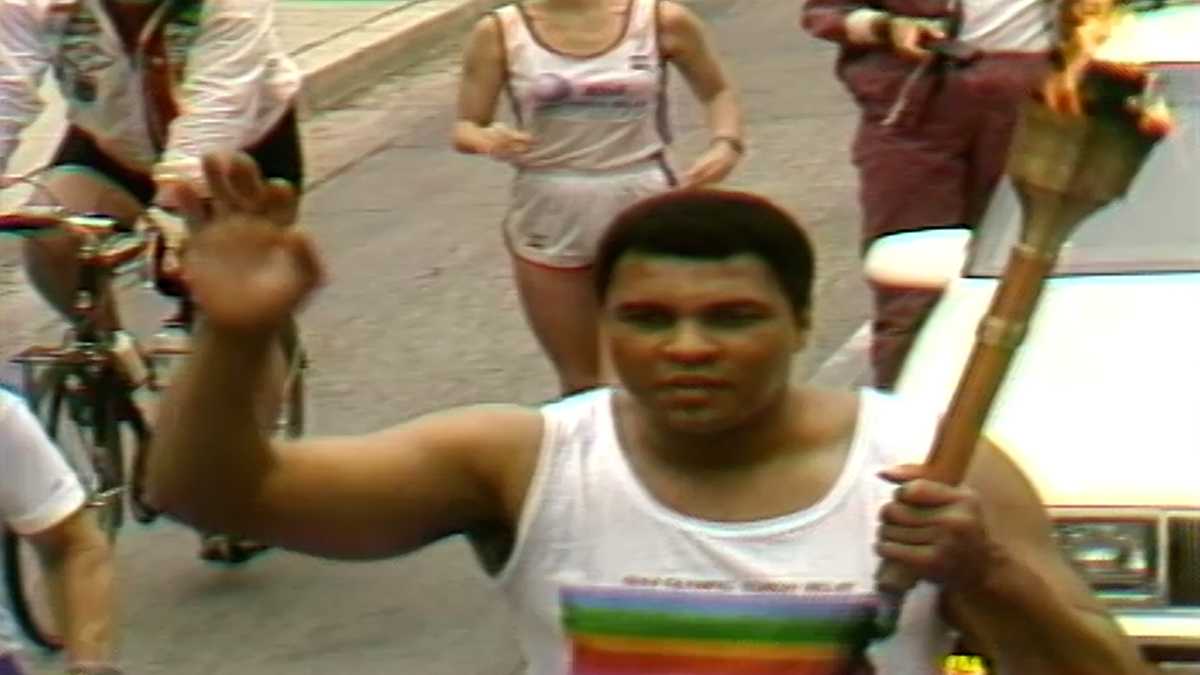 1984 Olympics: Muhammad Ali carried torch through Louisville [Video]