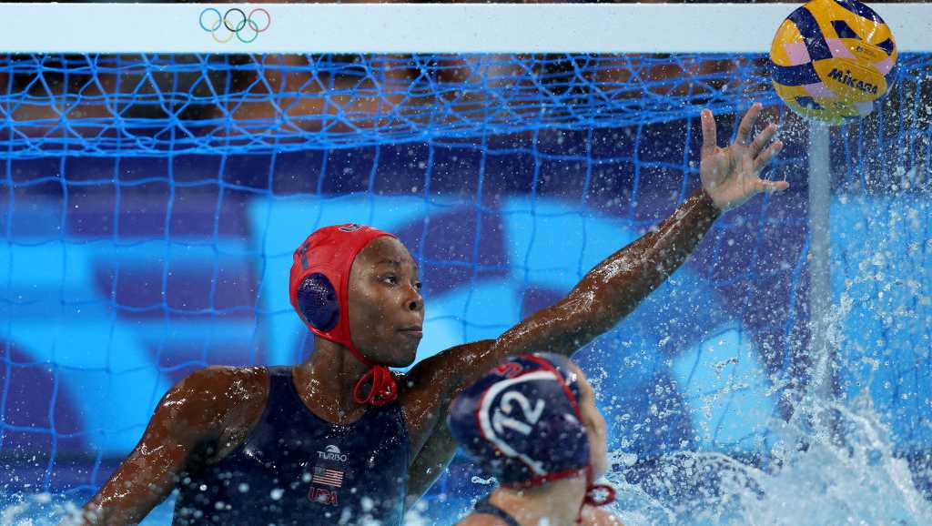 US women’s water polo loses to Australia in Olympic semis, ending attempt for 4th straight title [Video]