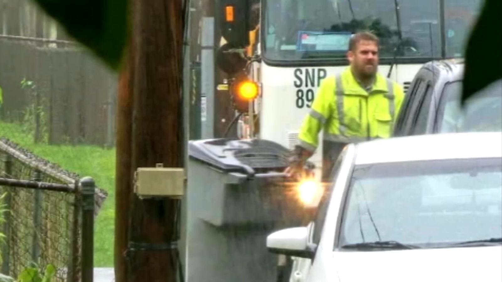 Charlotte, North Carolina trash collector helps children escape damaged home during Tropical Storm Debby [Video]