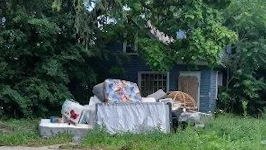 Milwaukee woman combats illegal dumping at abandoned house [Video]