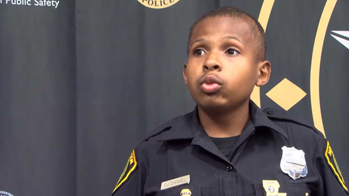 Kid battling cancer trying to be sworn into 1,000 police departments [Video]