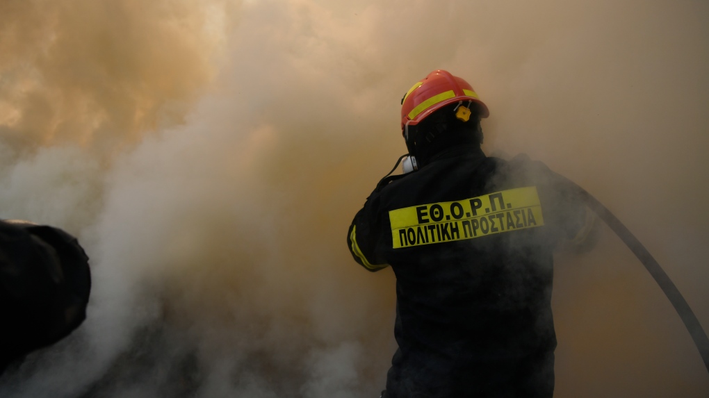 Wildfire in Greece rages out of control [Video]