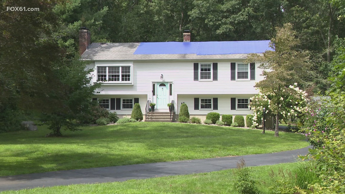 Worker dies after falling off of roof in Clinton [Video]