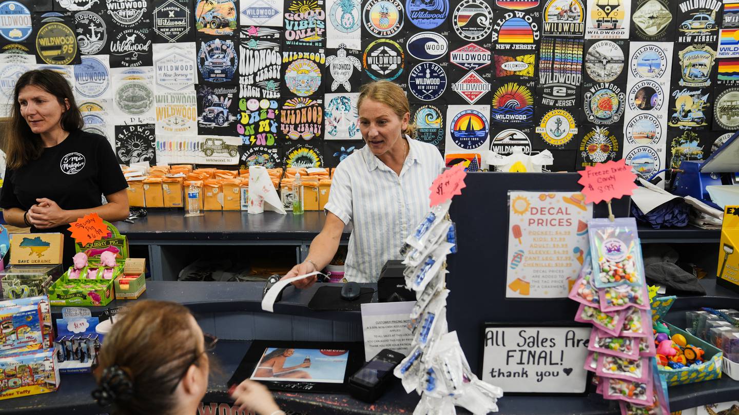 Spending at small businesses rose in July as consumers spend more on general merchandise  WFTV [Video]