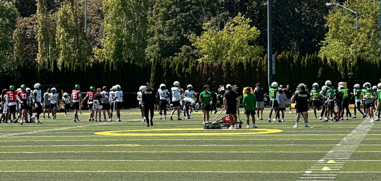 Oregon football fall camp practice observations: Starting receiver, veteran defensive lineman absent [Video]