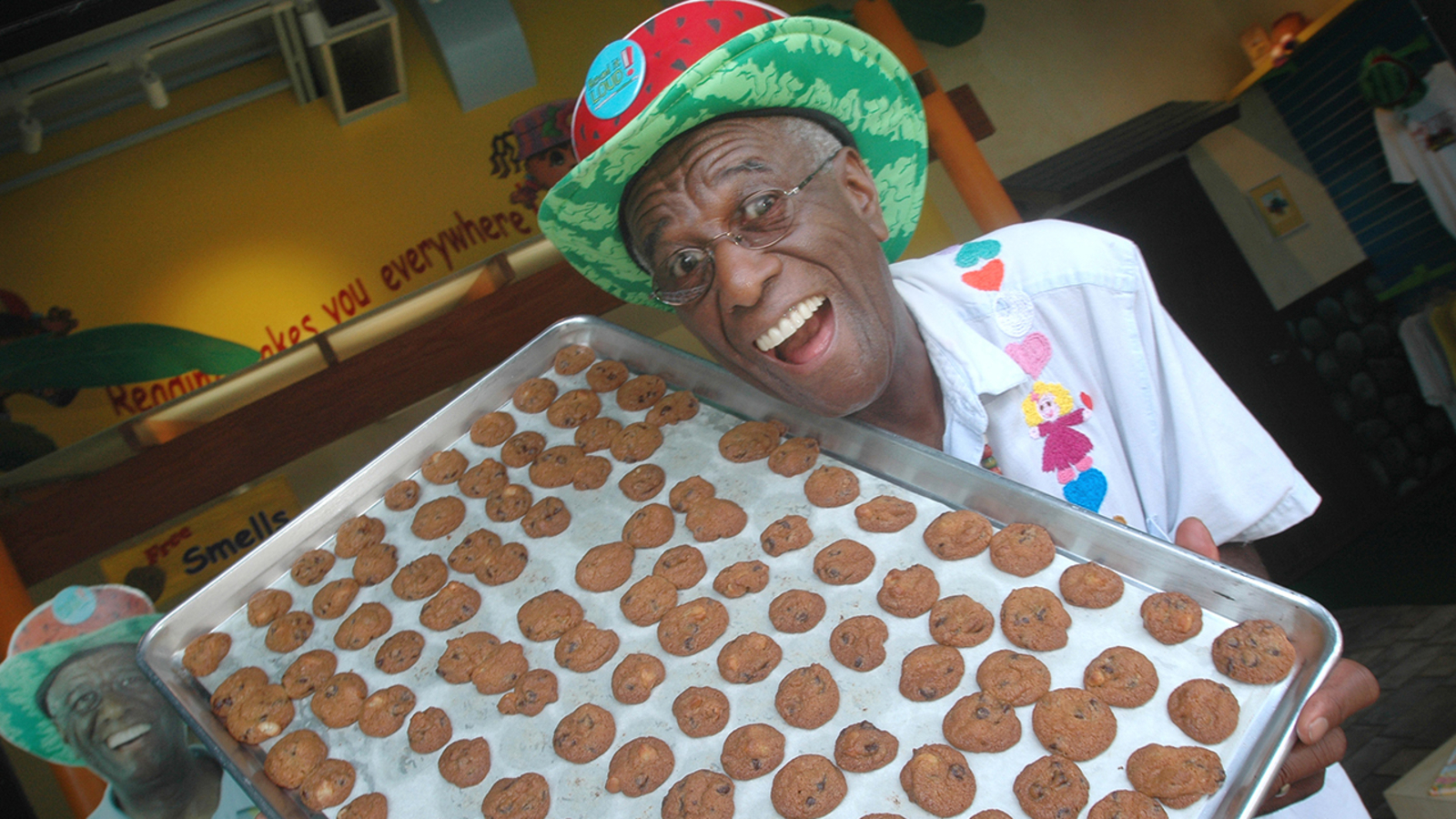 Wallace ‘Wally’ Amos Jr., founder of Famous Amos cookies, dies at 88 [Video]