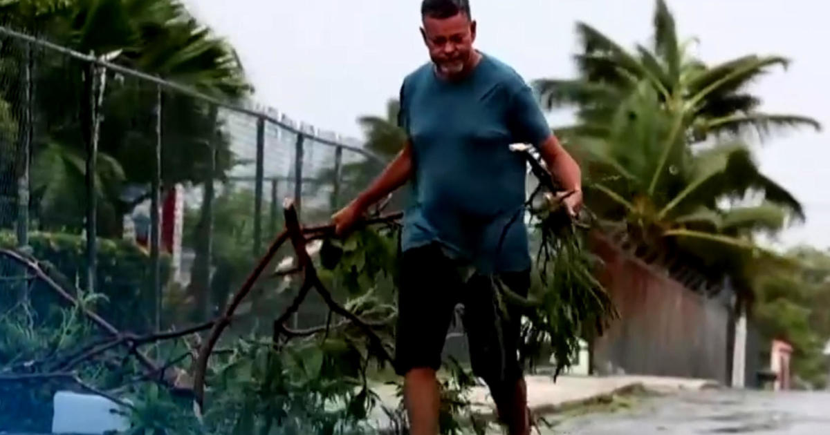 Hurricane Ernesto batters Puerto Rico [Video]