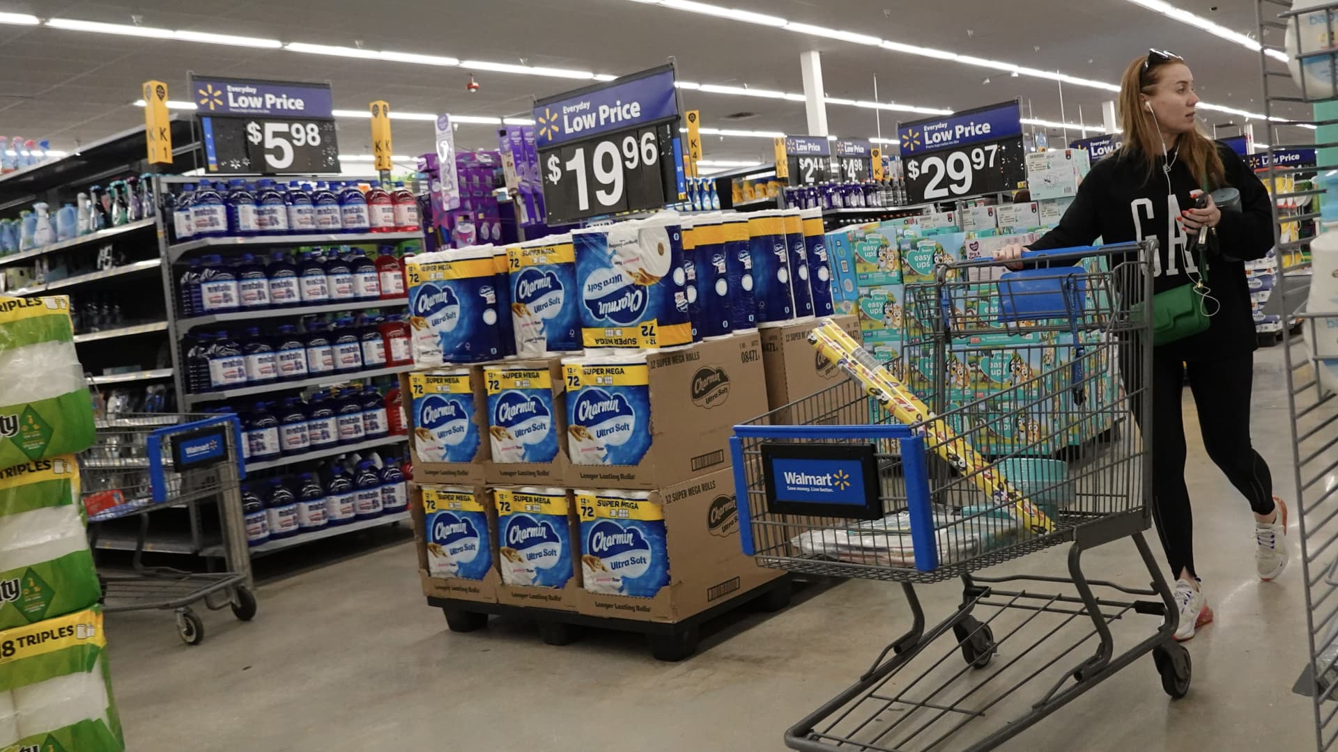 The ‘soft landing’ hypothesis is alive and well: What retail sales and Walmart earnings tell us [Video]