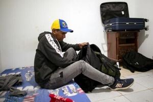 Their hopes dashed, Venezuelan migrants abandon plans for return [Video]