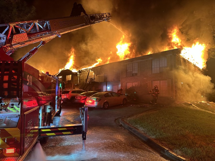 1 dead, over a dozen displaced following Center Point apartment fire [Video]