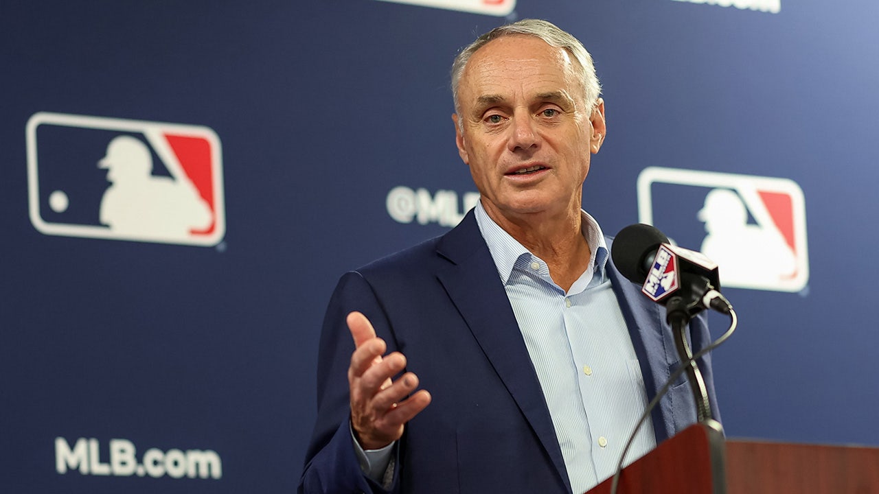 MLB considering forcing starting pitchers to stay in game longer: report [Video]