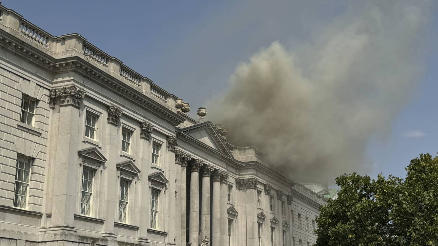 Fire breaks out at London’s Somerset House, home to priceless works by Van Gogh, Cezanne  WSOC TV [Video]