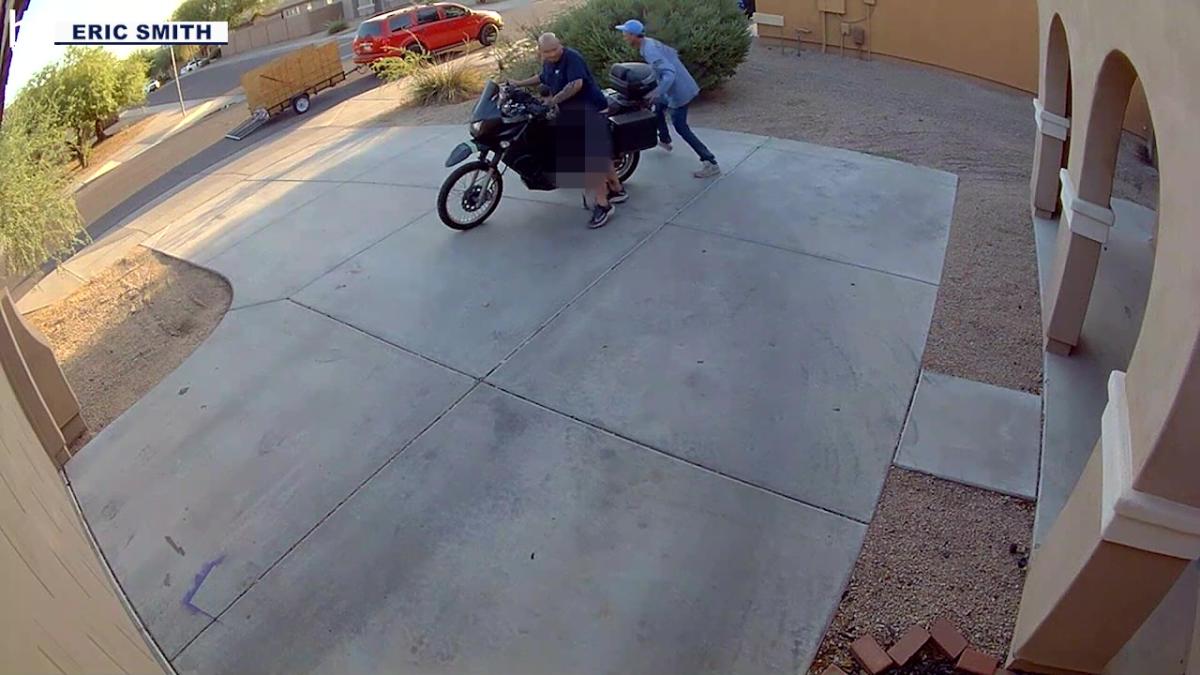 ‘Buttcrack Bandits’ failed attempt to steal a motorcycle caught on camera [Video]