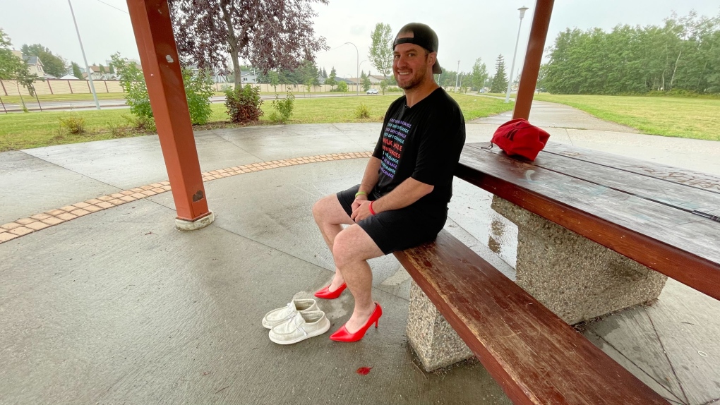 Edmonton marathon runner competing in high heels for world record [Video]