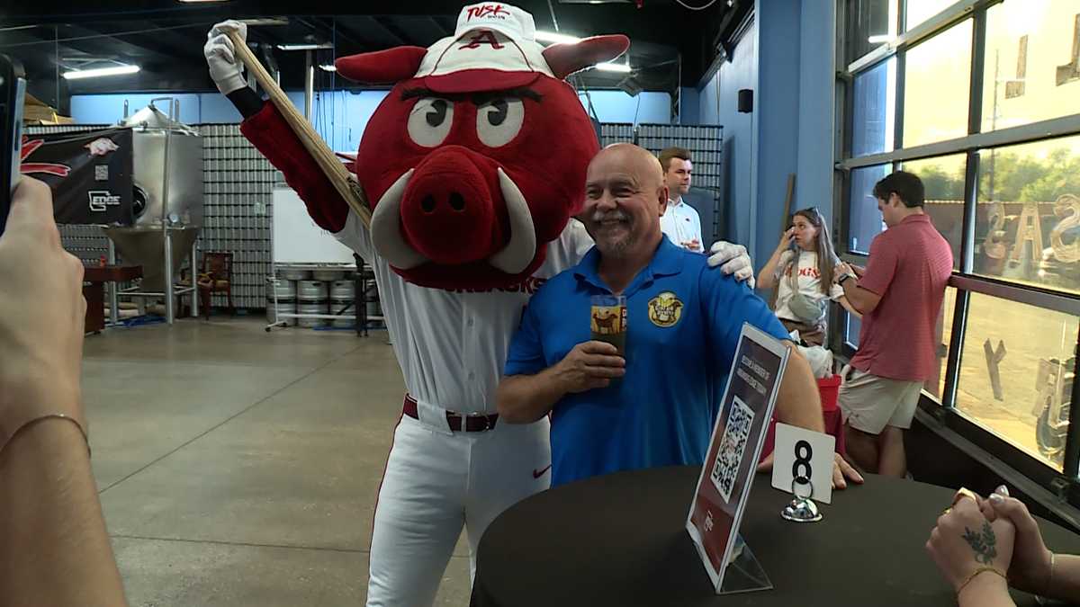 Razorbacks partner with Lowell brewery to create brand of beer [Video]