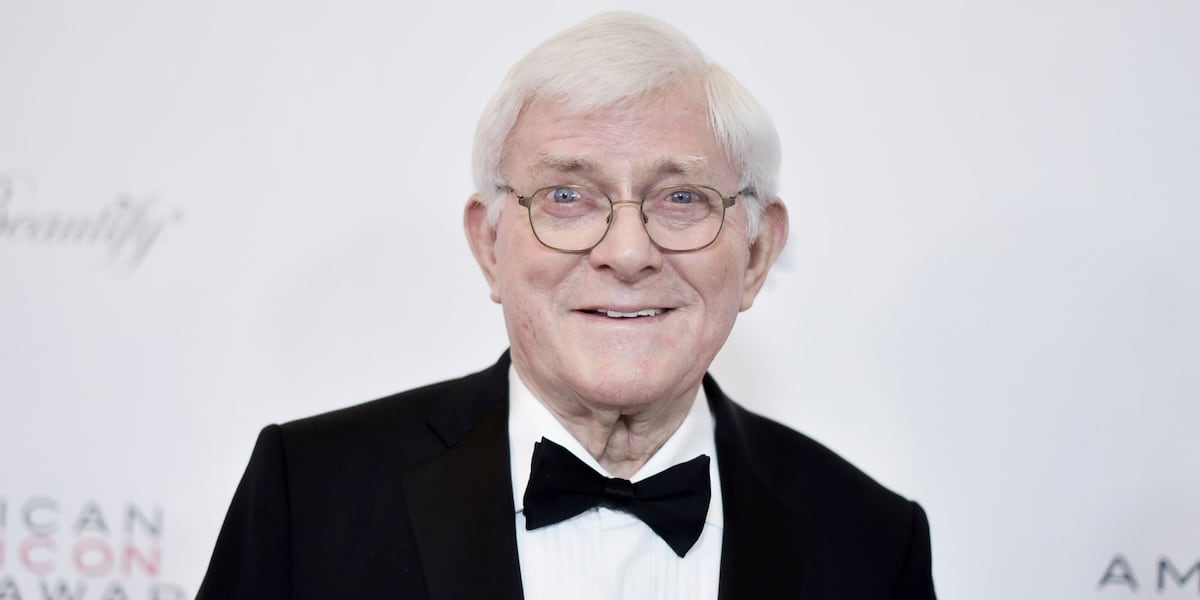 Longtime TV host Phil Donahue dies at age 88, reports say [Video]