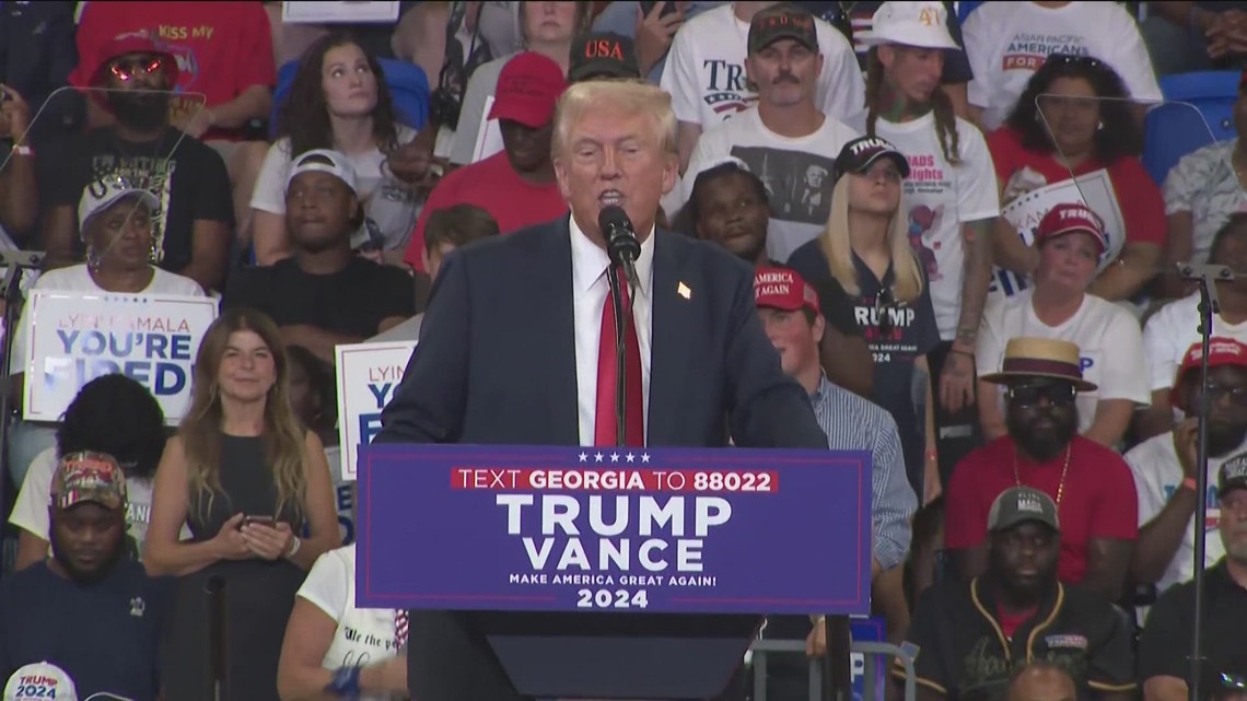 President Trump discusses economy during campaign stop in York [Video]