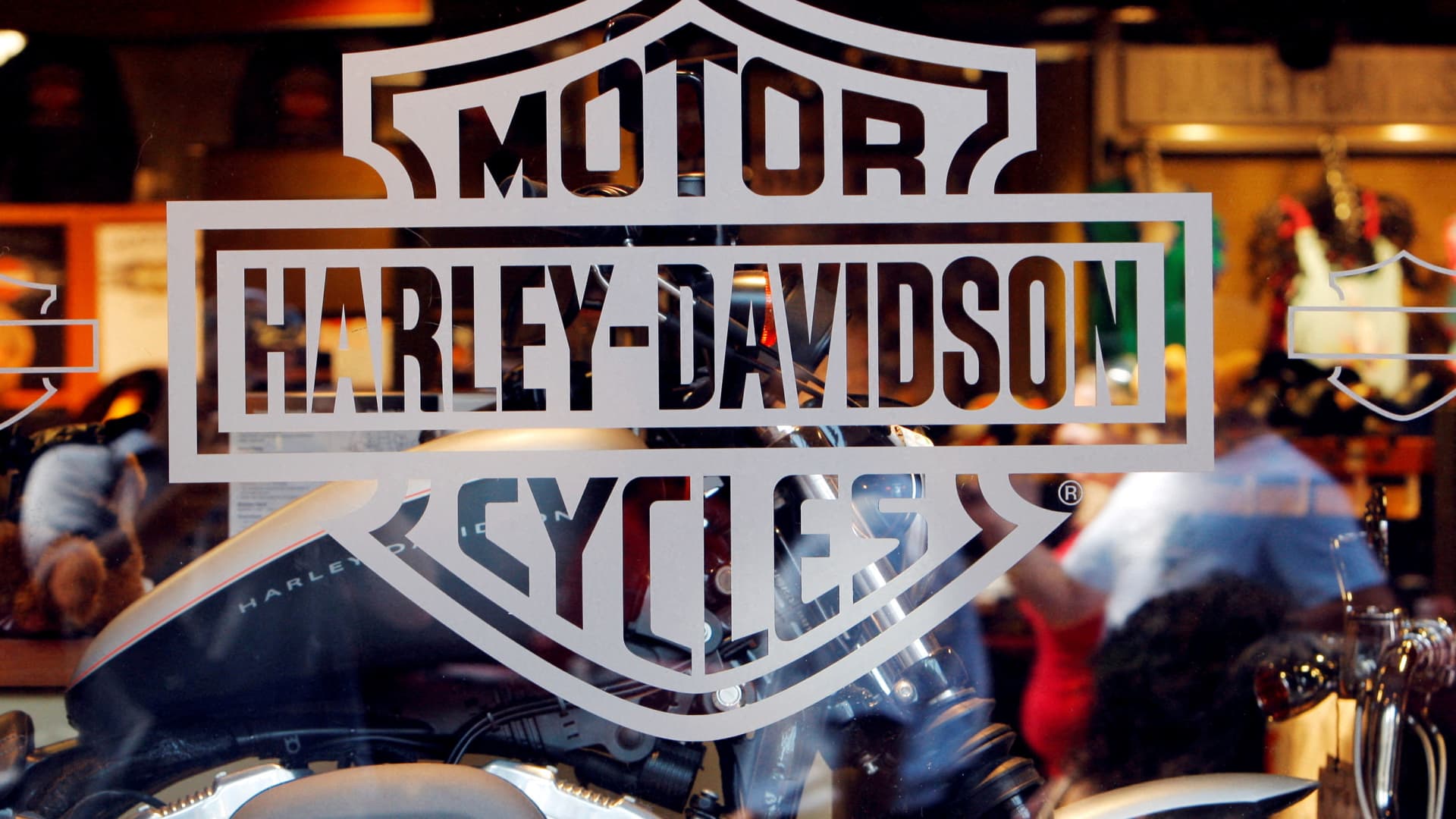 Harley-Davidson drops diversity efforts after online pressure [Video]