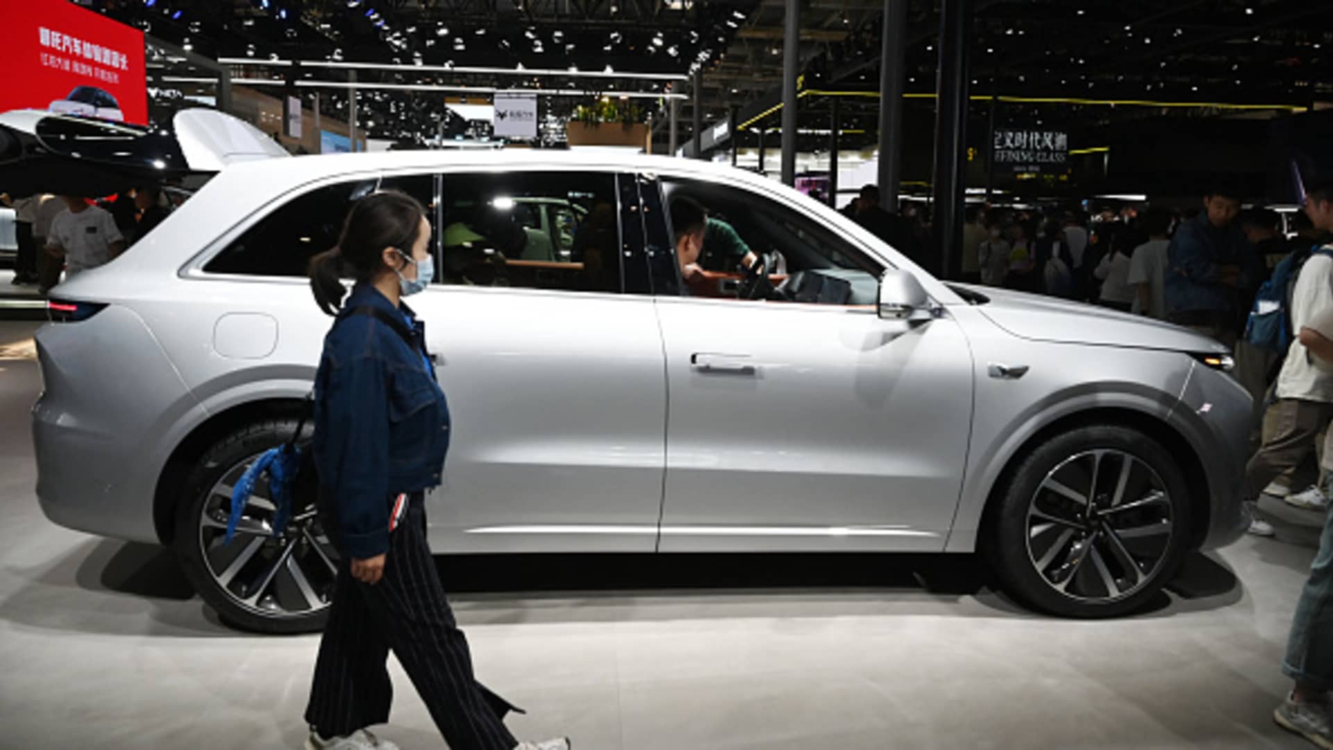 China electric vehicle sales weigh on oil demand, Goldman sees Brent prices falling [Video]