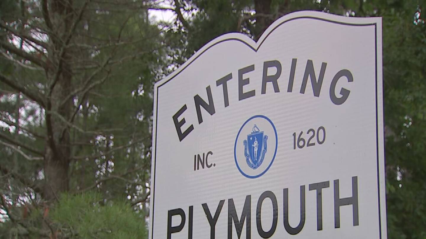 Plymouth closing all public parks and fields from dusk to dawn amid towns high risk status for EEE  Boston 25 News [Video]