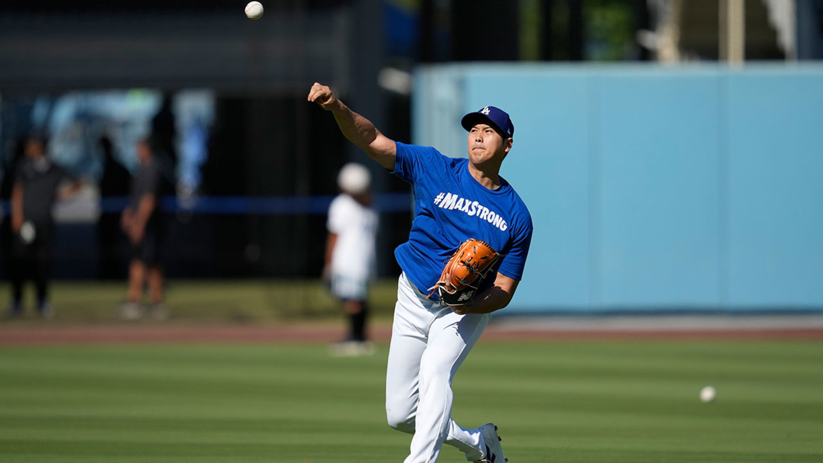 Dodgers’ Shohei Ohtani throws off a mound for 1st time since elbow surgery last fall [Video]