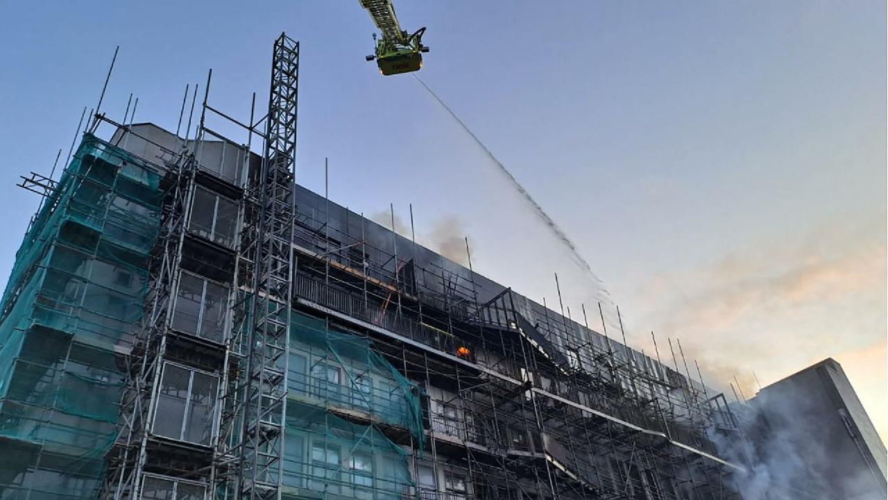 Fire rips through London apartment block in echo of Grenfell tragedy [Video]