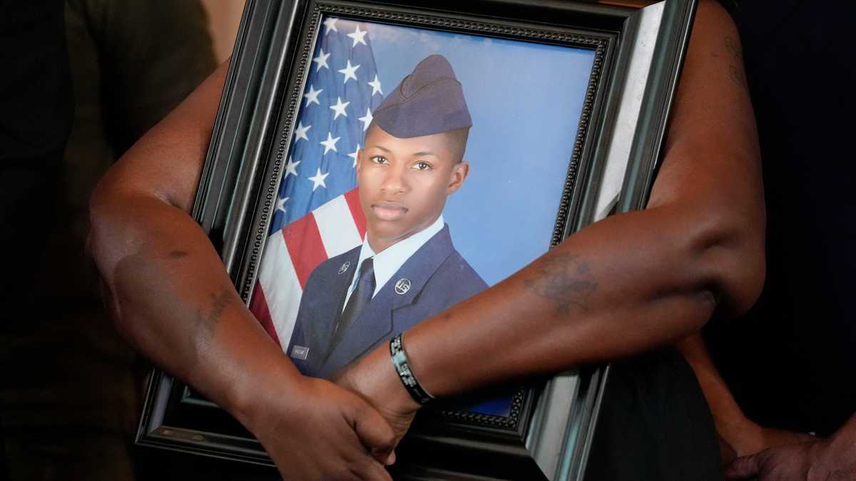 Authorities arrest ex-sheriffs deputy who fatally shot a Black airman at his home [Video]