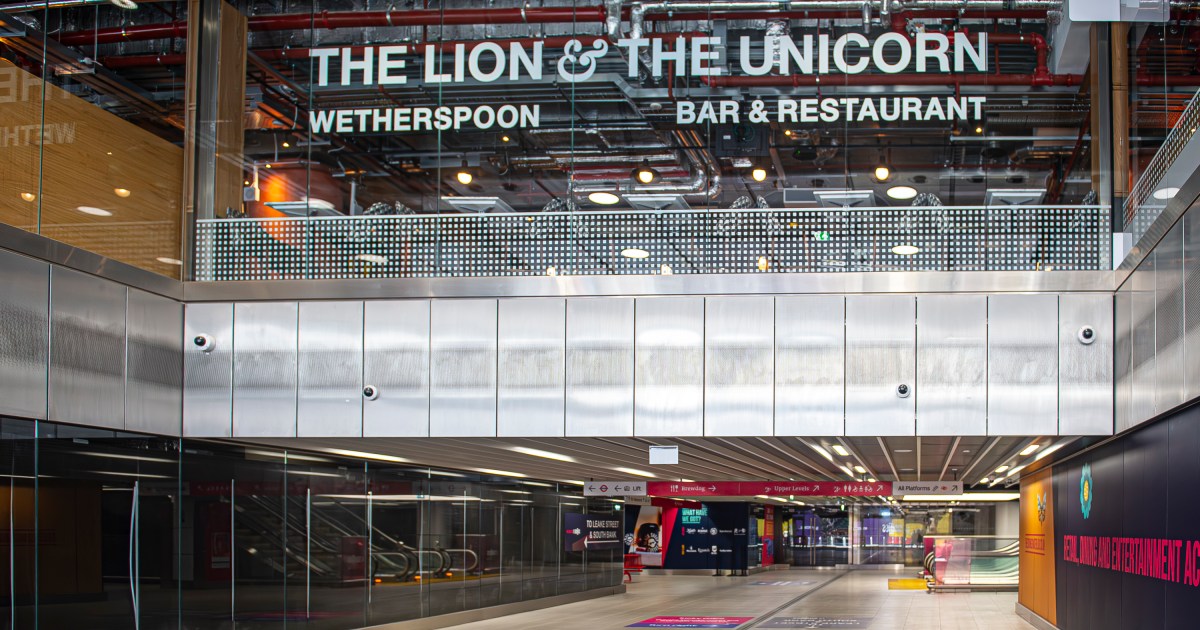 A huge new Wetherspoons pub opens at this UK train station next week [Video]